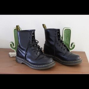 Dr. Martens US 6 UK 4 EU 37